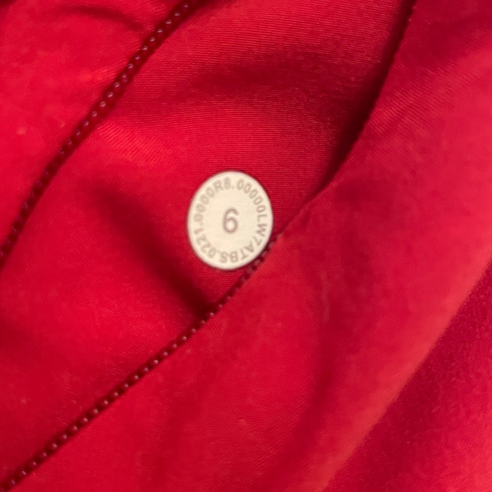 Lululemon Women’s Red Athletic Running 4” Shorts with Elastic Waistband Size 6 - Picture 2 of 3